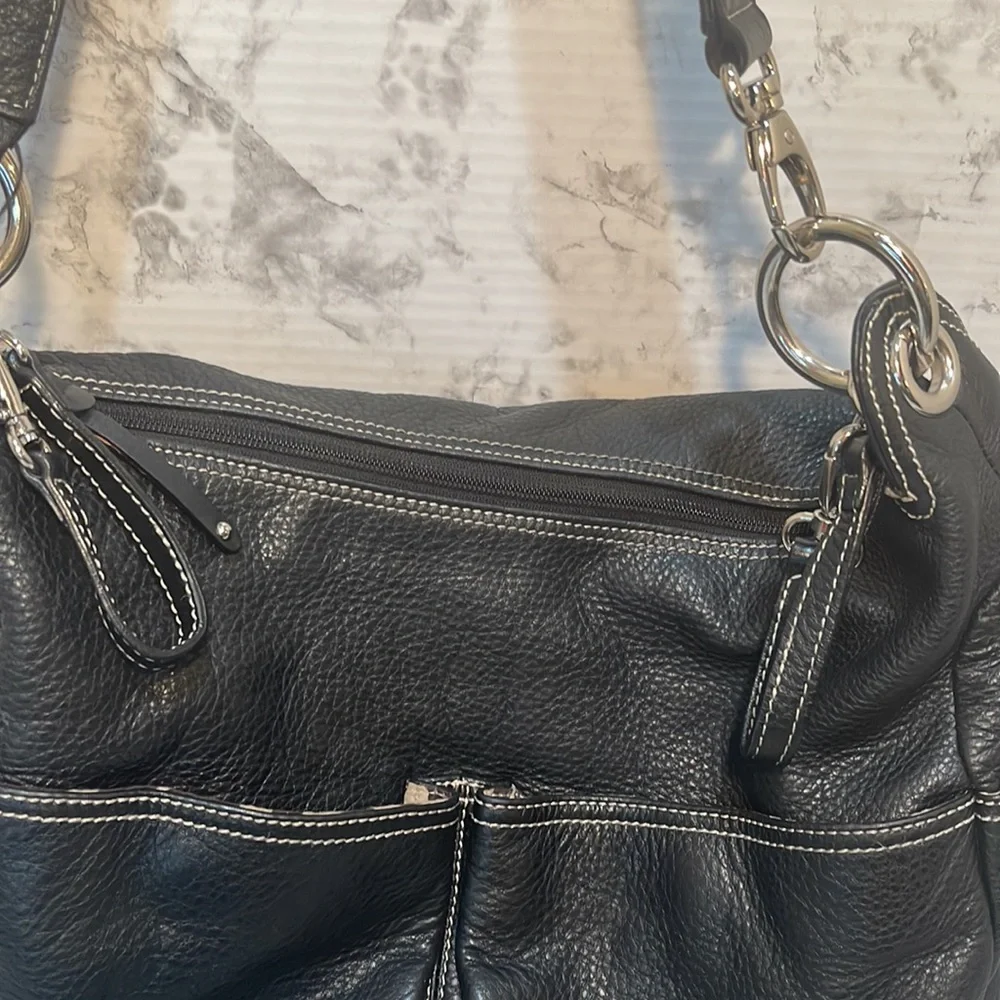 OiOI Australia Pompeian Leather Diaper Bag black with stroller straps
